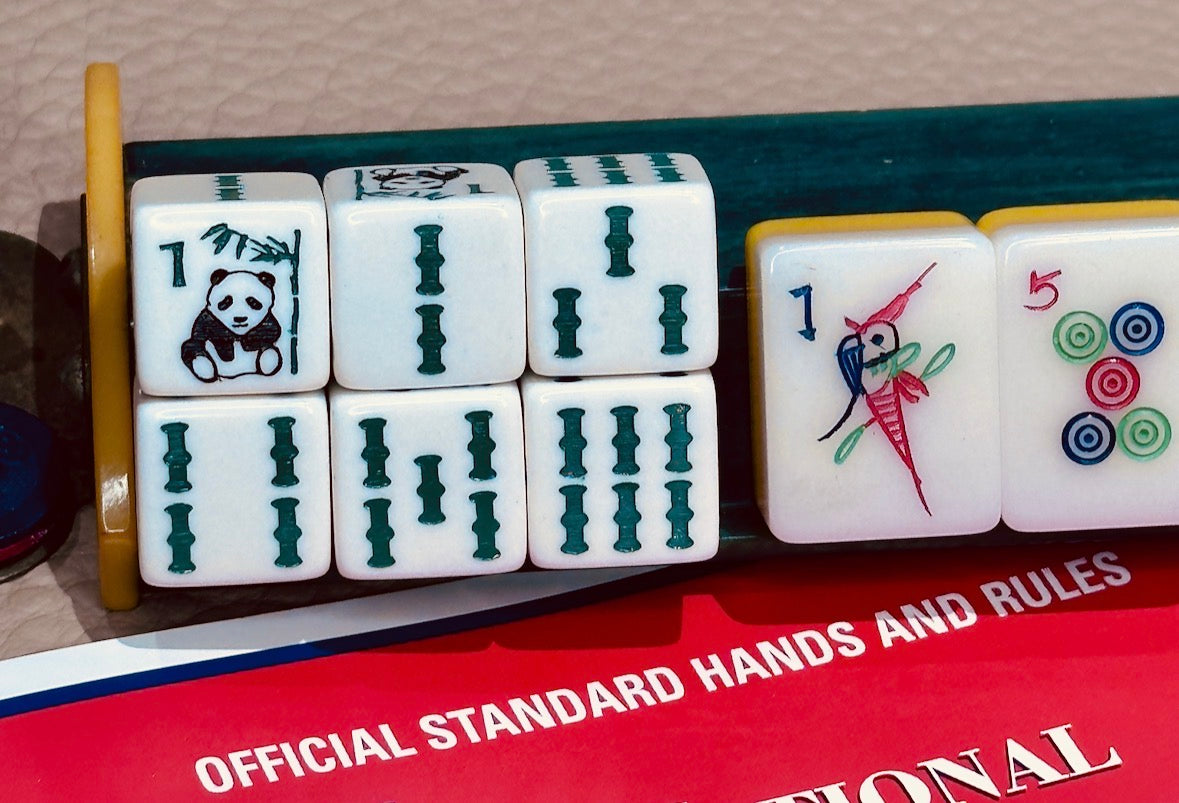 Panda Bear Bamboo - pair of slightly larger 19 mm white dice