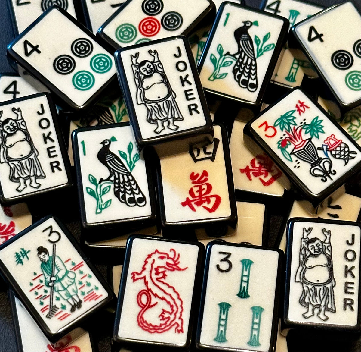 Limited Edition Replica Black Enrobed Mahjong Set (152 tiles) and Mahjong Dice™