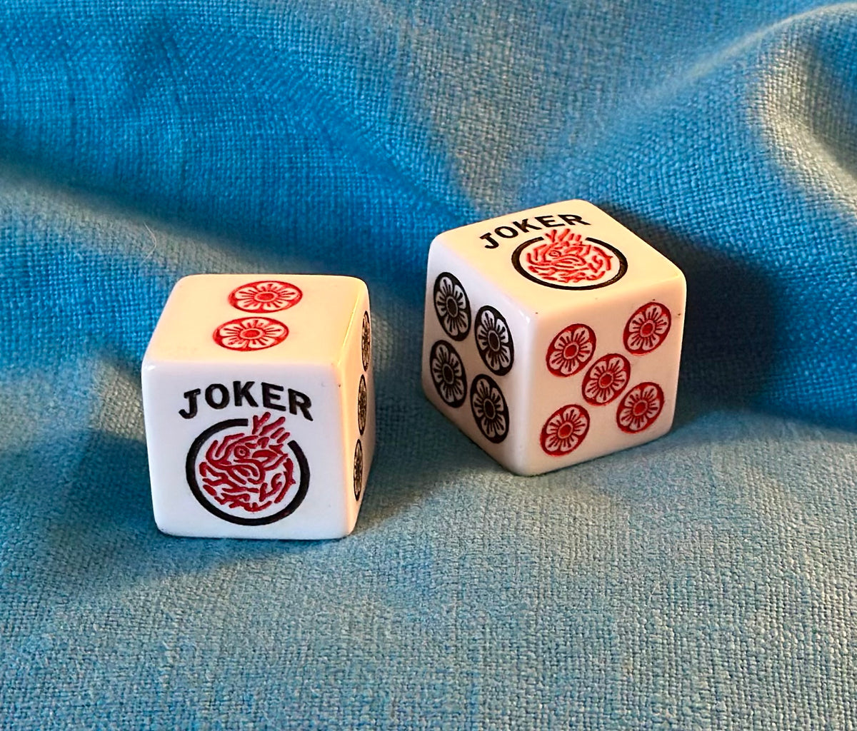 Jumbo Mahjong One Joker Away - one pair of 25mm white dice with red and black