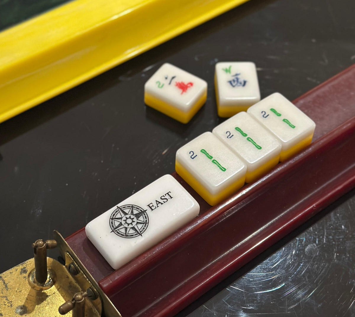 East Tile Indicator for your Rack (on Mahjinoes® tile)