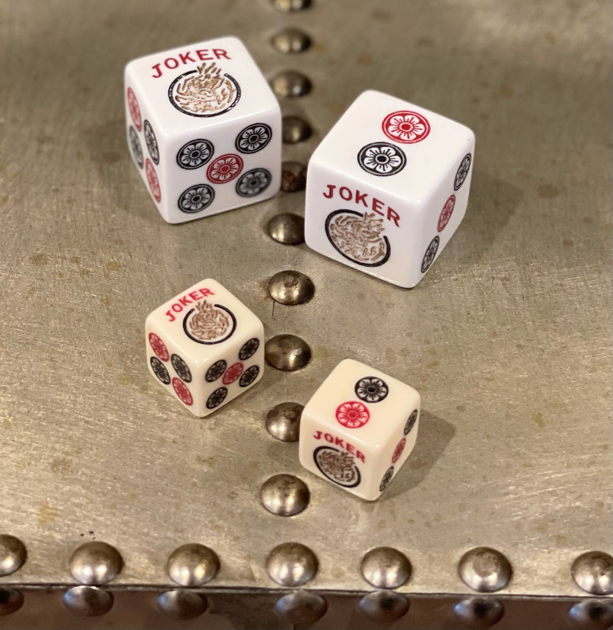 Jumbo Golden Joker  - one pair of Jumbo 25mm white dice with red, black and golden accents